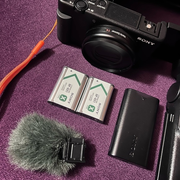 Sony ZV-1 Vlogging Camera Bundle - Picture 9 of 12